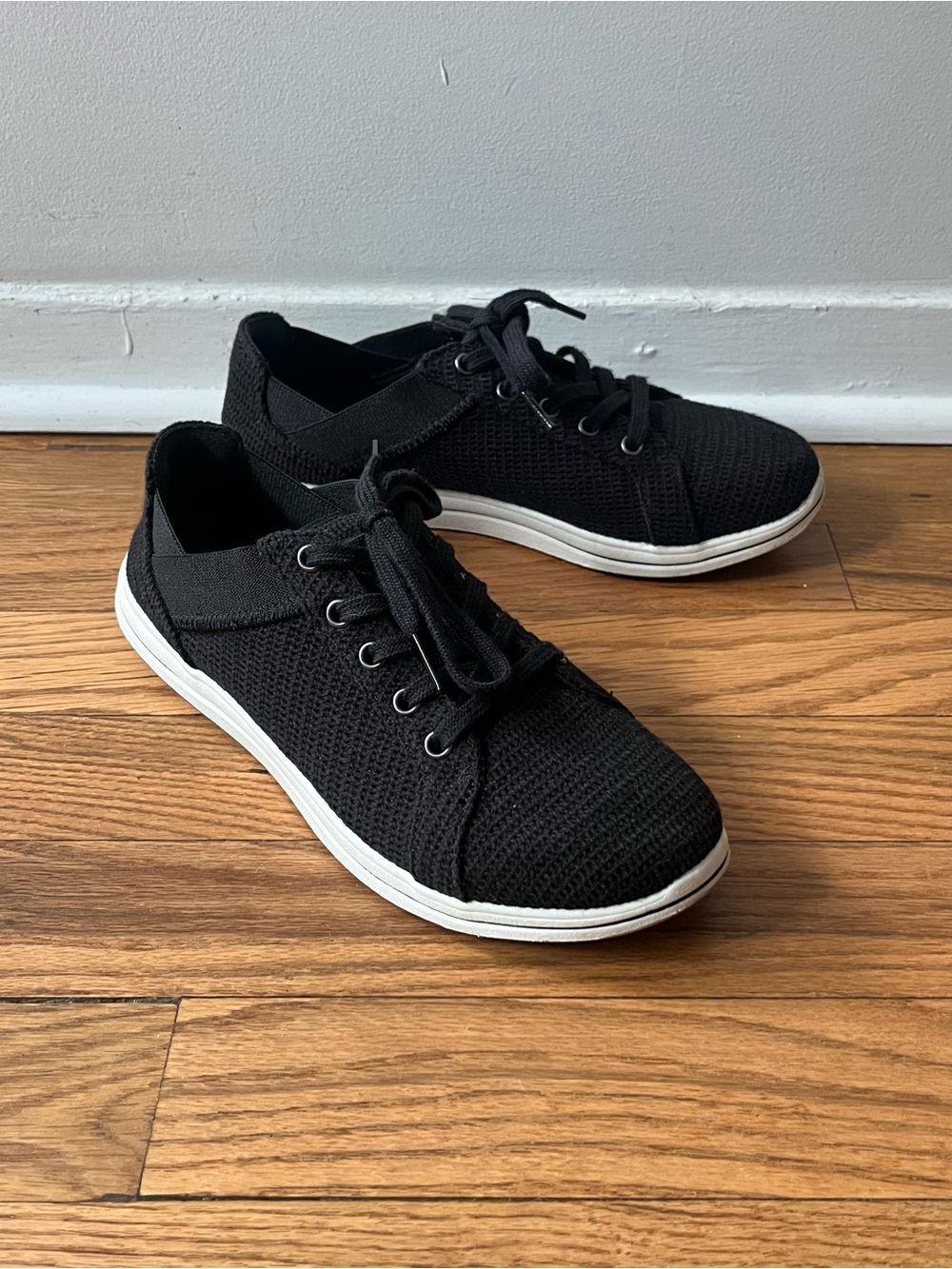 Clarks Knit Low Top Sneakers Size 6